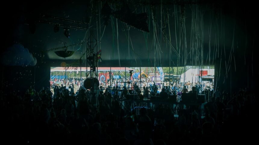 Rave-party illicite dans le morbihan : évacuée après quatre jours, le matériel saisi Rave-party illicite dans le Morbihan : évacuée après quatre jours, le matériel saisi