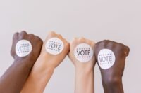 Renaissance attaque le rn en justice pour avoir « volé » son nom dans la campagne le pen 2027