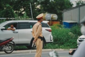 Avignon : le parquet requiert la mise en examen du policier ayant tué un automobiliste lors d'un refus d'obtempérer veut, gagner, millions, camille, combal