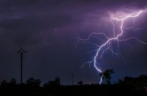 Orages meurtriers : deux victimes en france après une nuit de tempêtes violentes livre, 8211, pionniers, kepler, 62