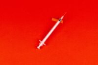 Grippe : la has recommande la vaccination obligatoire pour tous les soignants concert Queen Orange