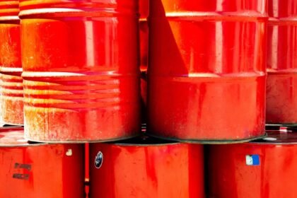Pétrole : le Brent franchit les 90 dollars sur fond d&rsquo;escalade militaire US-Iran