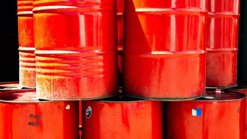 Pétrole : le Brent franchit les 90 dollars sur fond d&rsquo;escalade militaire US-Iran