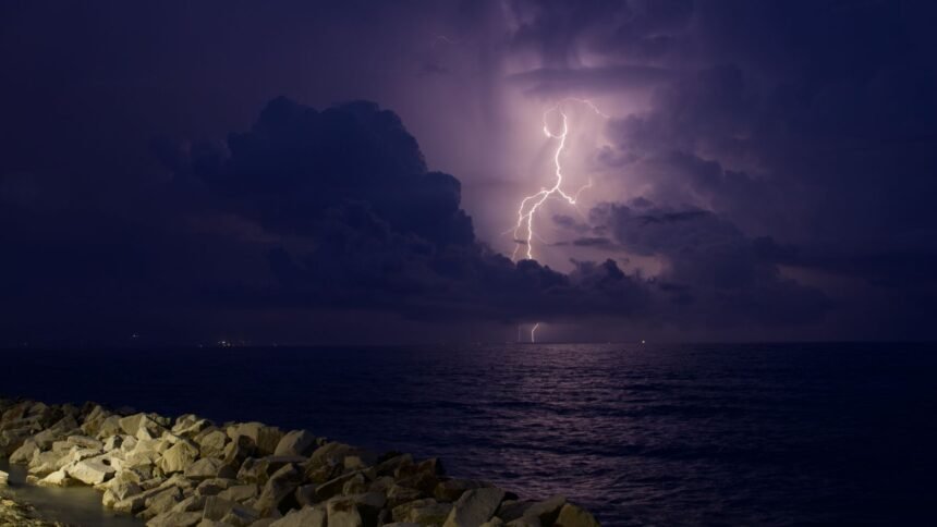 Le var et les bouches-du-rhône en vigilance orange aux orages ce samedi vigilance orange orages Var