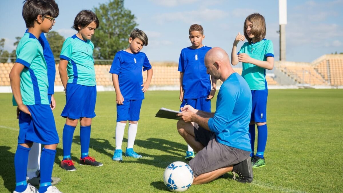 Football : Zinédine Zidane officiellement nommé sélectionneur des Bleus