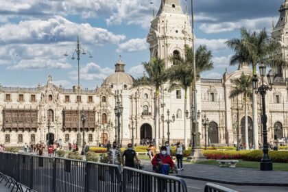 Pérou : Keiko Fujimori investie première femme présidente élue