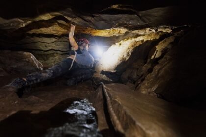 Pyrénées : un spéléologue secouru après une nuit à 350 mètres de profondeur