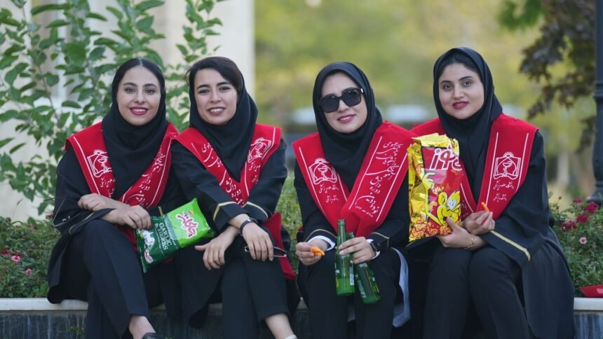 Iran : les funérailles d'ali khamenei débutent à téhéran, des millions de fidèles attendus Iran : les funérailles d’Ali Khamenei débutent à Téhéran, des millions de fidèles attendus