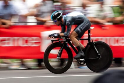 Tour de France 2026 : Vingegaard endosse le premier maillot jaune à Barcelone