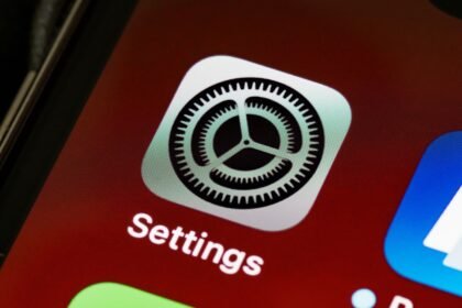 Apple : bénéfice record de 29,8 milliards de dollars, l'action chute de 4 %