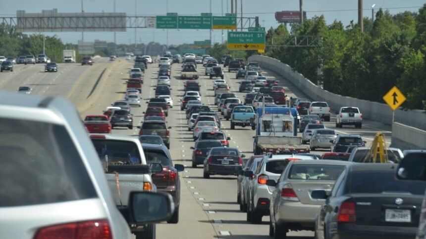 8 millions de vacanciers sur les routes ce samedi, circulation classée rouge en Ile-de-France