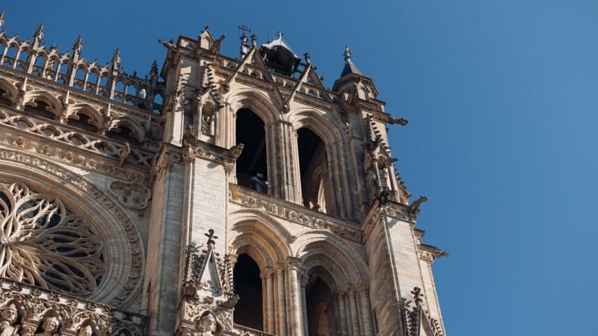 Orléans : coincés au sommet de la cathédrale, ils voulaient filmer avec un drone