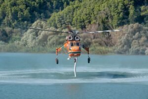 Grèce : trois pompiers morts, 8 000 évacués en crète Grèce : trois pompiers morts, 8 000 évacués en Crète