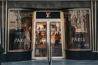 Kering bondit de 16 % en Bourse, Gucci se redresse