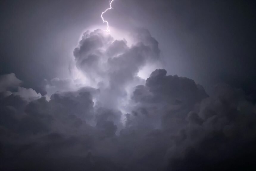 Orages : 10 départements en vigilance orange ce vendredi après-midi Orages : 10 départements en vigilance orange ce vendredi après-midi