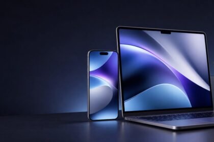 Un smartphone et un ordinateur portable illustrant les bêtas publiques d’iOS 27 et macOS 27