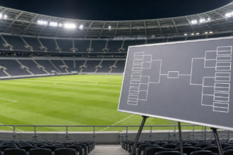 Stade de football et tableau de tournoi illustrant un format élargi