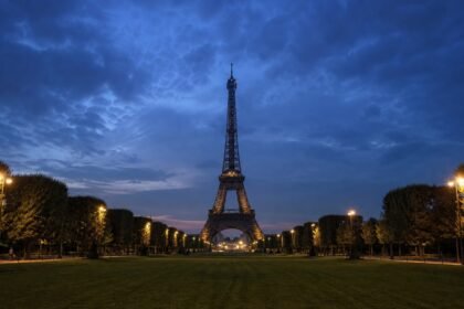 Paris : le feu d’artifice de la fête nationale aura lieu lundi 13 juillet 2026 Feu d’artifice du 13 juillet à Paris près de la tour Eiffel