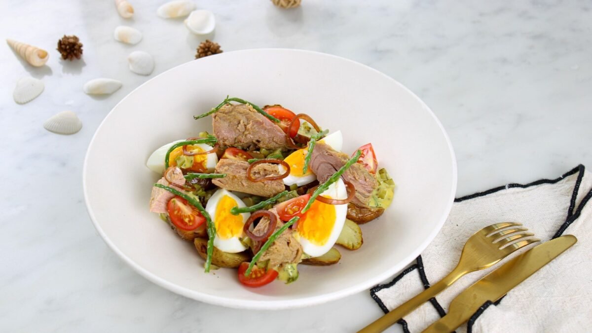 Cette salade niçoise traditionnelle se prépare en 25 minutes