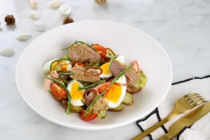 Cette salade niçoise traditionnelle se prépare en 25 minutes