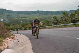 Carapaz gagne à l'Alpe d'Huez, Pogacar file vers un 5e Tour
