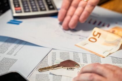Allocations, apl, retraites : un rapport vise 4,2 milliards d'économies Allocations, APL, retraites : un rapport vise 4,2 milliards d’économies
