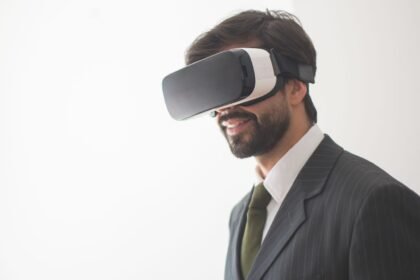 Apple supprime 200 postes chez Siri et Vision Pro pour miser sur ses lunettes IA