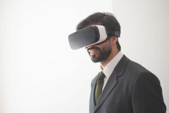 Apple supprime 200 postes chez Siri et Vision Pro pour miser sur ses lunettes IA