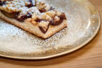 Ce clafoutis aux prunes se prépare en 40 minutes Ce clafoutis aux prunes se prépare en 40 minutes