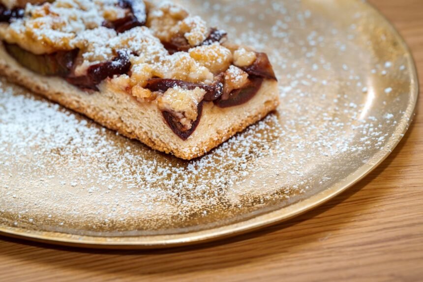 Ce clafoutis aux prunes se prépare en 40 minutes