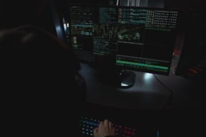 Cursor : des pirates russophones détournent l'ia de spacex pour pirater 7 entreprises Cursor : des pirates russophones détournent l'IA de SpaceX pour pirater 7 entreprises