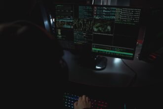 Cursor : des pirates russophones détournent l'IA de SpaceX pour pirater 7 entreprises