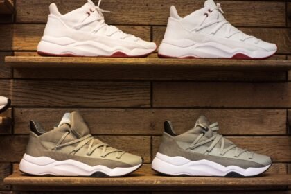 Eminem met aux enchères 117 sneakers, dont celles du super bowl Eminem met aux enchères 117 sneakers, dont celles du Super Bowl