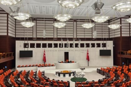 Turquie : le Parlement adopte une loi historique sur la réintégration des combattants du PKK