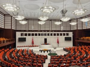 Turquie : le parlement adopte une loi historique sur la réintégration des combattants du pkk france séduit, openai, un, bureau, parisien