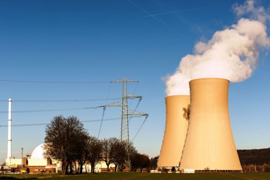 Canicule : la hongrie arrête sa centrale nucléaire pour la première fois en 44 ans centrale nucléaire Hongrie canicule