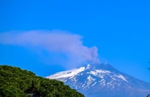 Etna en éruption : l'aéroport de catane fermé jusqu'au 14 août, 700 vols annulés saison, 9, fortnite, lancée, disponible