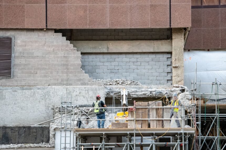 Doubs : un ouvrier tue sur un chantier de demolition d'une terrasse illegale Chantier de démolition - accident du travail