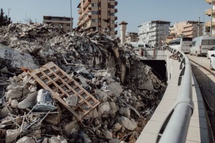 Indonésie : un séisme de magnitude 7,7 frappe flores, au moins 20 morts Indonésie : un séisme de magnitude 7,7 frappe Flores, au moins 20 morts