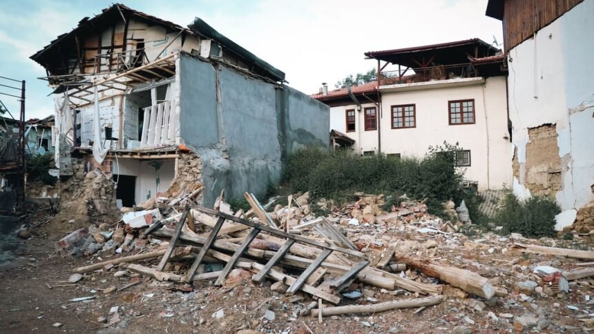 Espagne : nouveau séisme de magnitude 4,8 à grenade, trois blessés Espagne : nouveau séisme de magnitude 4,8 à Grenade, trois blessés