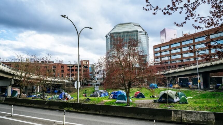 Nantes : deux camps de roms évacués ce matin dans le quartier de doulon Nantes : deux camps de Roms évacués ce matin dans le quartier de Doulon