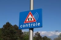 Saint-brieuc : deux radars de la rn12 mis hors service avec des bâches « gj » yannick, jadot, anne, hidalgo, je