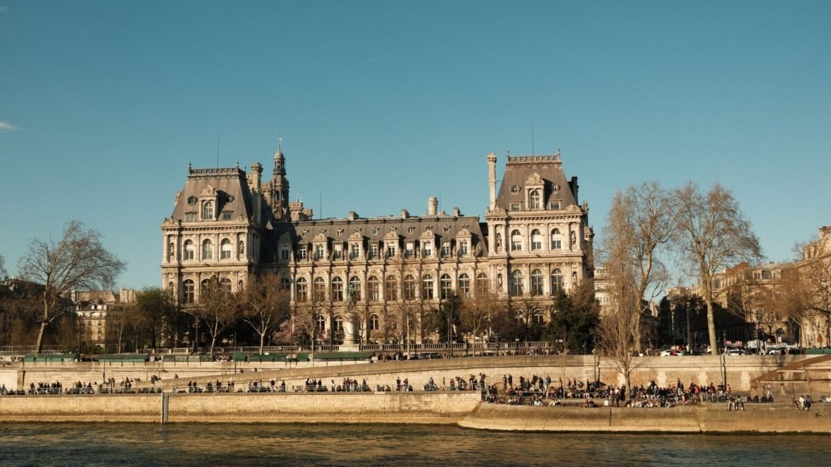 Paris : 253 personnes mises à l’abri après l’évacuation d’un campement dans le Marais