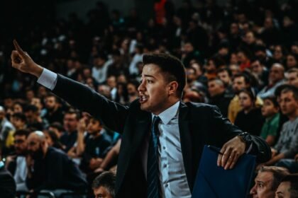 Basket : les Bleus arrachent 91-90 au buzzer face à la Serbie de Jokic