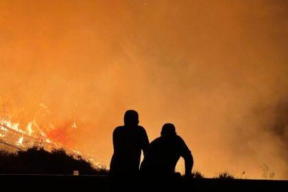 États-unis : un incendie géant force 42 000 évacuations près de reno États-Unis : un incendie géant force 42 000 évacuations près de Reno