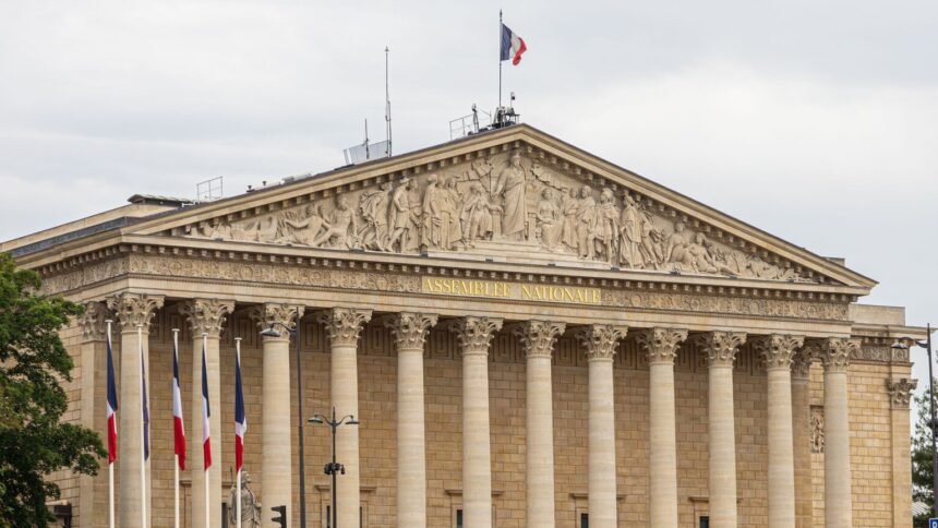 Budget 2026 : Bayrou engage sa confiance et maintient la suppression de deux jours fériés