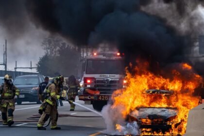Ardèche : une casse automobile en flammes, 50 voitures brûlées et 70 pompiers mobilisés