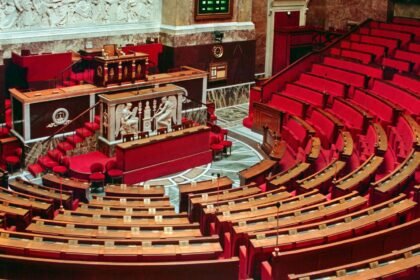 Présidentielle 2027 : Ruffin tacle la primaire de la gauche devant les socialistes à Blois