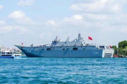 Frappes américaines sur l&rsquo;Iran : la France appelle à la désescalade dans le détroit d&rsquo;Ormuz