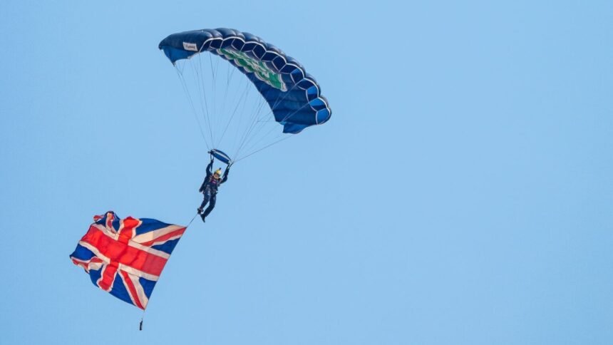 Drame à saint-nazaire : une parachutiste de 23 ans meurt après une chute de 3 000 mètres Drame à Saint-Nazaire : une parachutiste de 23 ans meurt après une chute de 3 000 mètres